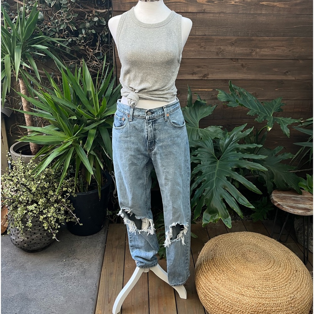 Women’s Distressed Levi Blue Jeans